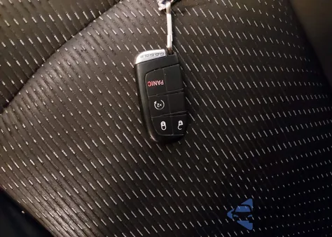 2013 Dodge Journey Sxt/Crew z USA, uszkodzony, nr VIN 3C4PDCCGXDT718838